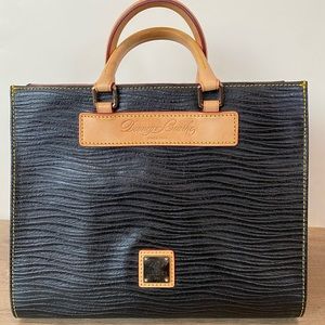Dooney & Bourke tote like new